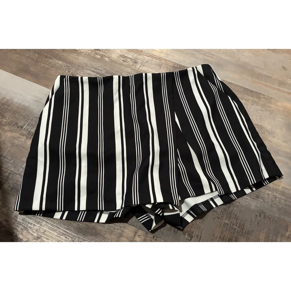 Charlotte Russe Women Black White Striped Skort High Waist Back Zip Size XL